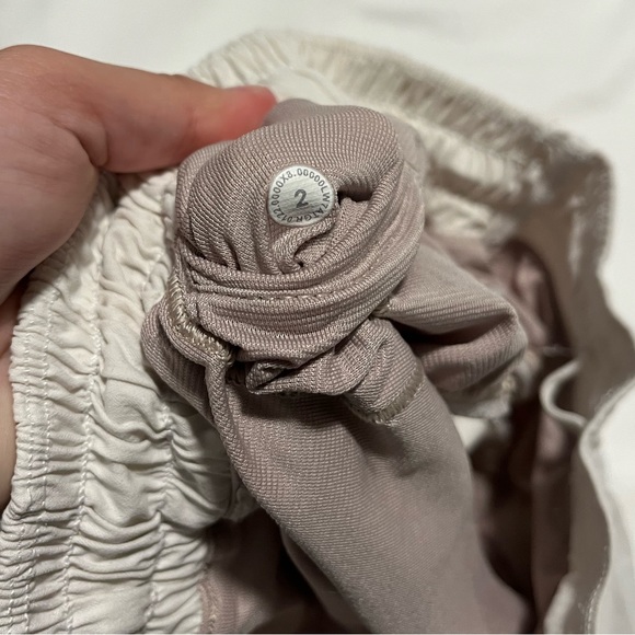 Lululemon Hotty Hot Shorts 2.5” - Picture 3 of 3